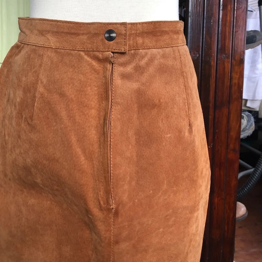 The Limited Leather Skirt‎